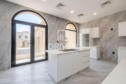 Снять в аренду виллу в Аль-Хаваниже, Дубай: 5 спален, 767.66м², № 129376 - фото 7