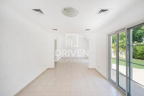 Вилла в The Lakes, Дубай, 3 спальни, 436.74м², № 129901