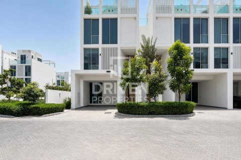 Снять в аренду виллу в Аль-Барари, Дубай: 4 спальни, 240.25м², № 129911 - фото 4