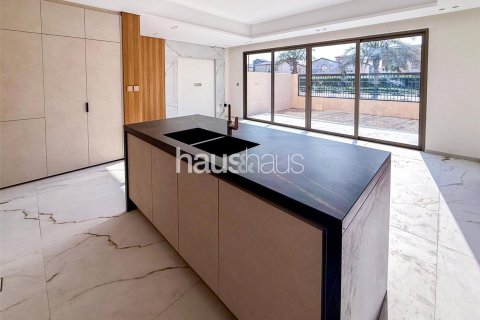 Townhouse in Jumeirah Golf Estates, Dubai 3 bedrooms, 204 sq.m. № 43219 - photo 2