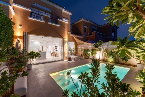 Townhouse in Arabian Ranches, Dubai 2 bedrooms, 195 sq.m. № 43222
