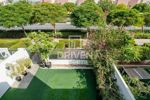 Adosado en Villanova, Dubai Land, Dubai, 3 dormitorios, 161 m², № 138170