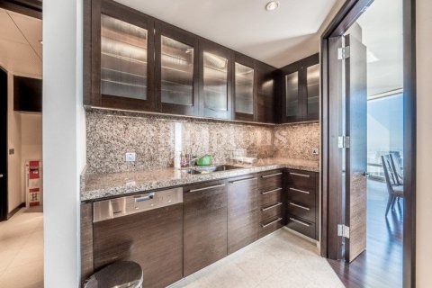 Apartment in Burj Khalifa, Dubai 2 bedrooms, 177.35182700 sq.m. № 111225 - photo 10