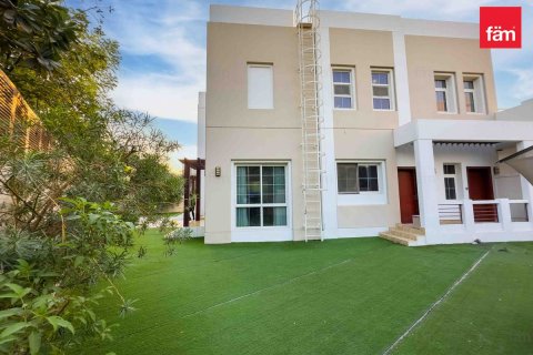 Villa en Dubai, 3 dormitorios, 677.7 m², № 70446