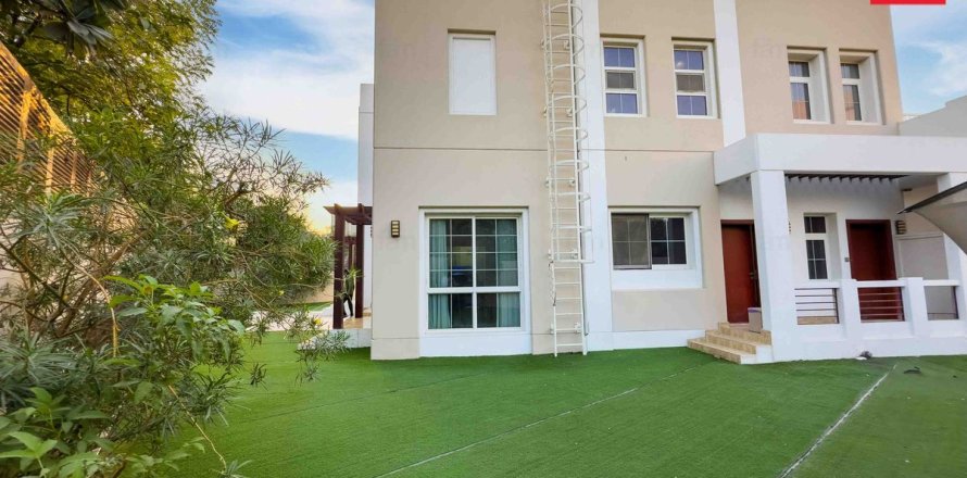 Villa à Dubai, 3 chambres, 677.7 m², № 70446