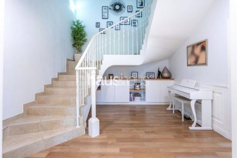 Villa à Dubai Investment Park, Dubai, 6 chambres, 673 m², № 43330 - photo 8