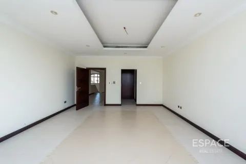 Villa in Palm Jumeirah, Dubai 4 bedrooms, 657 sq.m. № 61715 - photo 12