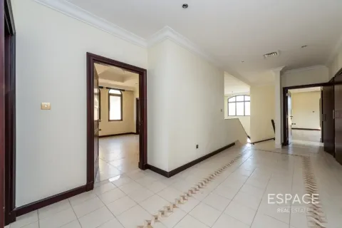 Villa in Palm Jumeirah, Dubai 4 bedrooms, 657 sq.m. № 61715 - photo 13