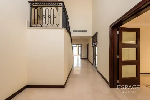 Villa in Palm Jumeirah, Dubai 4 bedrooms, 657 sq.m. № 61715 - photo 11