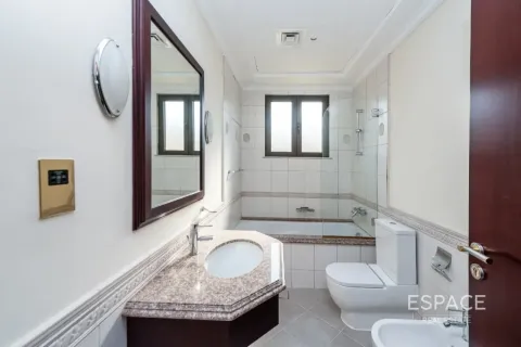 Villa in Palm Jumeirah, Dubai 4 bedrooms, 657 sq.m. № 61715 - photo 9