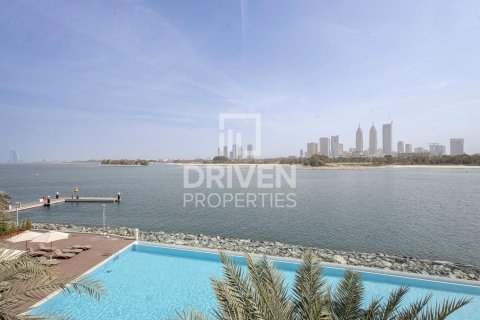Apartment in Azure Residences, Palm Jumeirah, Dubai 1 bedroom, 128.76 sq.m. № 142745