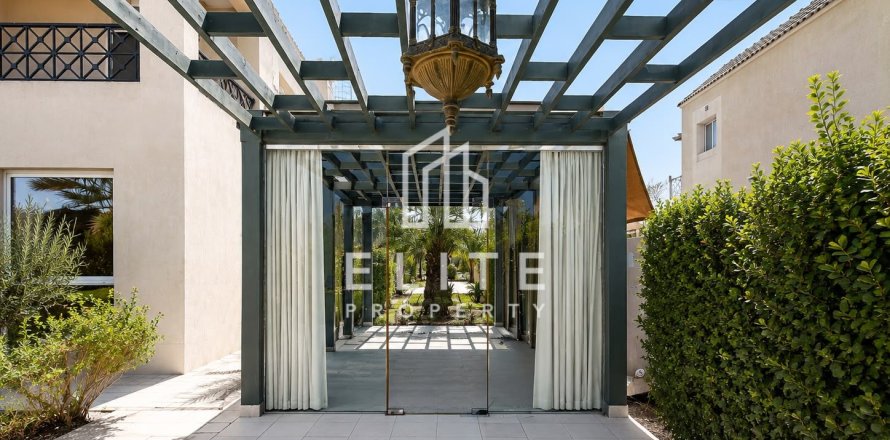 Villa en Living Legends, Dubai, 4 dormitorios, 903 m², № 139068