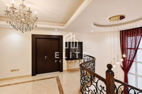 Villa en Living Legends, Dubai, 4 dormitorios, 903 m², № 139068 - foto 10
