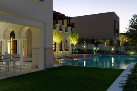 Villa in Jumeirah Village Circle, Dubai 4 bedrooms, 594 sq.m. № 54676 - photo 4