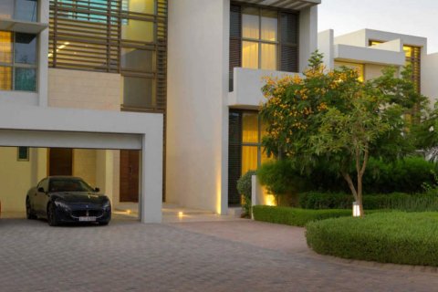 Villa in Jumeirah Village Circle, Dubai 4 bedrooms, 594 sq.m. № 54676 - photo 5