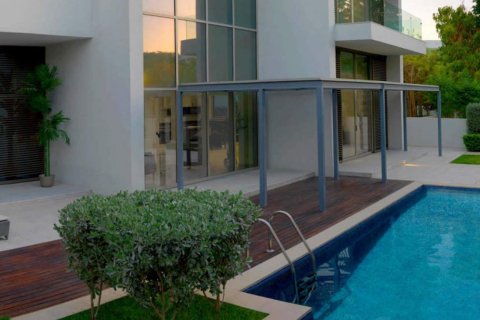 Villa in Jumeirah Village Circle, Dubai 4 bedrooms, 594 sq.m. № 54676 - photo 2