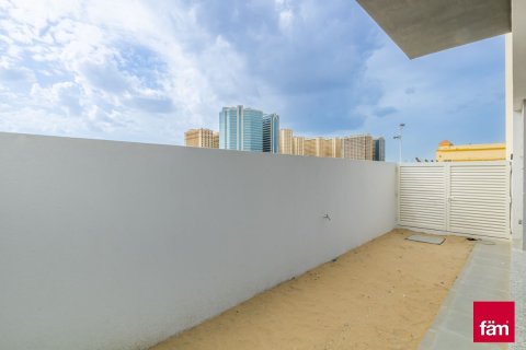 Townhouse in Dubai Sports City, Dubai 4 bedrooms, 173.6 sq.m. № 141927 - photo 12