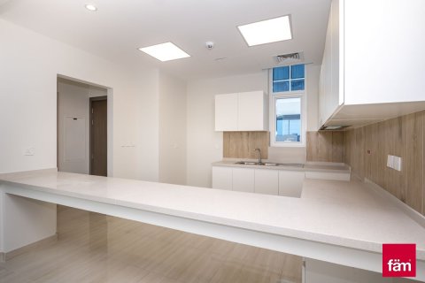Townhouse in Dubai Sports City, Dubai 4 bedrooms, 173.6 sq.m. № 141927 - photo 15