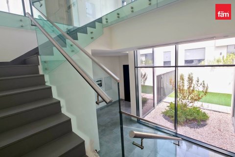 Villa in Al Furjan, Dubai 4 bedrooms, 587.1 sq.m. № 134882 - photo 7