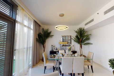 Apartamento en GOLF TOWN en Dubai, 3 dormitorios, 220 m², № 30004