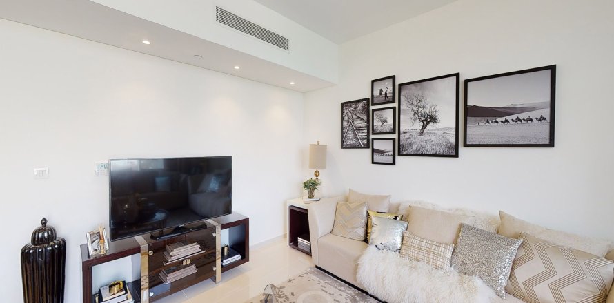 Appartement à GOLF TOWN à Dubai, 2 salles, 173 m², № 30003
