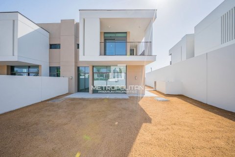 Villa in Al Furjan, Dubai 4 bedrooms, 420 sq.m. № 73226 - photo 2