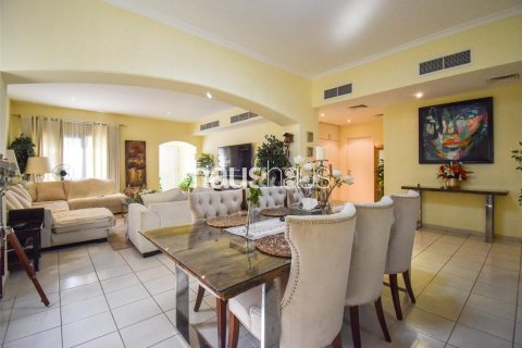 Villa in Meadows, Dubai 4 bedrooms, 381 sq.m. № 43857 - photo 5