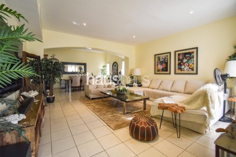 Villa in Meadows, Dubai 4 bedrooms, 381 sq.m. № 43857 - photo 4