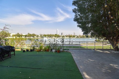 Villa in Meadows, Dubai 4 bedrooms, 381 sq.m. № 43857 - photo 3