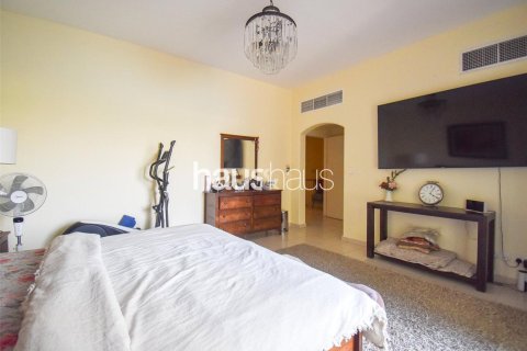 Villa in Meadows, Dubai 4 bedrooms, 381 sq.m. № 43857 - photo 11