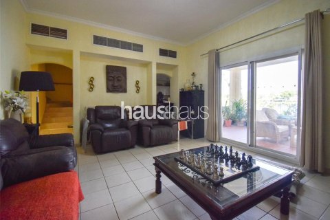 Villa in Meadows, Dubai 4 bedrooms, 381 sq.m. № 43857 - photo 6