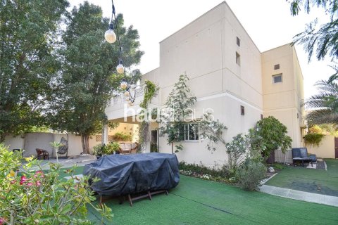 Villa in Meadows, Dubai 4 bedrooms, 381 sq.m. № 43857 - photo 7