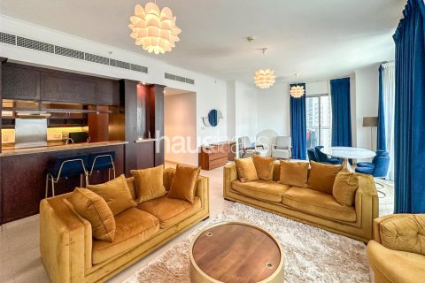 Apartment in The Residences, Downtown Dubai (Downtown Burj Dubai), Dubai 2 bedrooms, 135 sq.m. № 44855 - photo 2