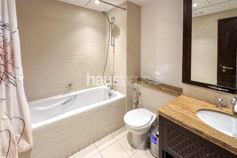 Apartment in The Residences, Downtown Dubai (Downtown Burj Dubai), Dubai 2 bedrooms, 135 sq.m. № 44855 - photo 11