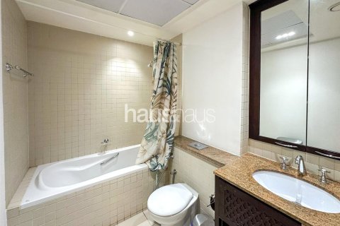 Apartment in The Residences, Downtown Dubai (Downtown Burj Dubai), Dubai 2 bedrooms, 135 sq.m. № 44855 - photo 13