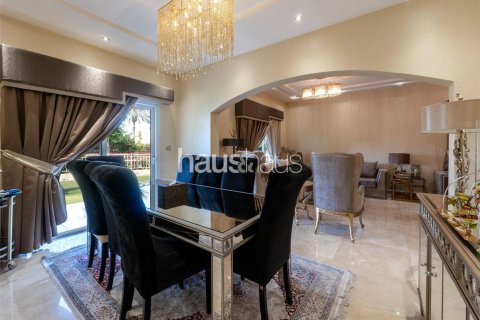 Villa in Meadows, Dubai 6 bedrooms, 457 sq.m. № 43860 - photo 9