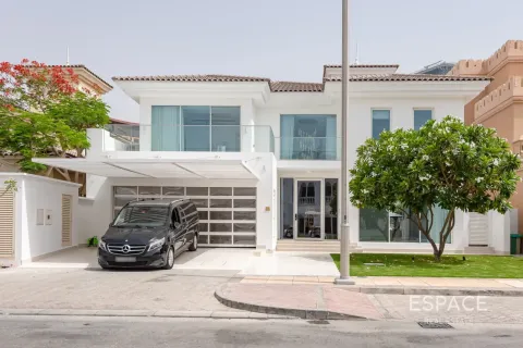 Вилла в Пальме Джумейре, Дубай, 6 спален, 505м², № 71148