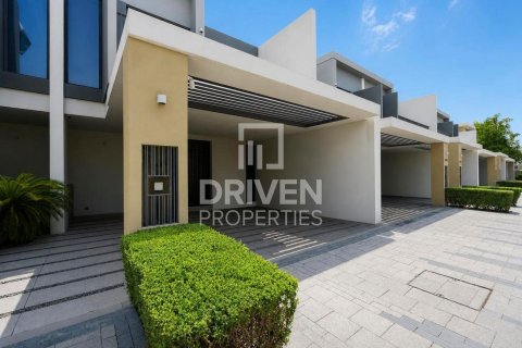 Снять в аренду таунхаус в Elan, Tilal Al Ghaf, Дубай: 3 спальни, 141.12м², № 128163 - фото 23