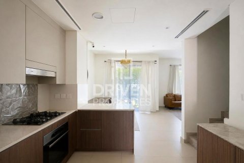 Снять в аренду таунхаус в Elan, Tilal Al Ghaf, Дубай: 3 спальни, 141.12м², № 128163 - фото 12