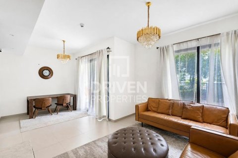 Снять в аренду таунхаус в Elan, Tilal Al Ghaf, Дубай: 3 спальни, 141.12м², № 128163 - фото 2