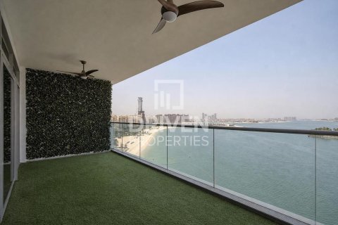 Apartment in Azure Residences, Palm Jumeirah, Dubai 2 bedrooms, 187.48 sq.m. № 128164 - photo 15