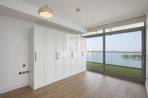 Apartment in Azure Residences, Palm Jumeirah, Dubai 2 bedrooms, 187.48 sq.m. № 128164 - photo 9