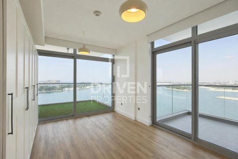 Apartment in Azure Residences, Palm Jumeirah, Dubai 2 bedrooms, 187.48 sq.m. № 128164 - photo 2