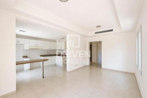 Villa in Springs 2, The Springs, Dubai 2 bedrooms, 241.27 sq.m. № 142801 - photo 2