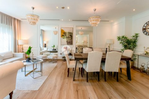Villa in Jumeirah Park, Dubai 4 bedrooms, 510.8 sq.m. № 42136 - photo 6