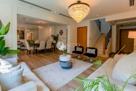 Villa in Jumeirah Park, Dubai 4 bedrooms, 510.8 sq.m. № 42136 - photo 37