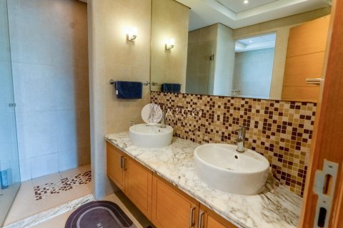Villa in Jumeirah Park, Dubai 4 bedrooms, 510.8 sq.m. № 42136 - photo 32