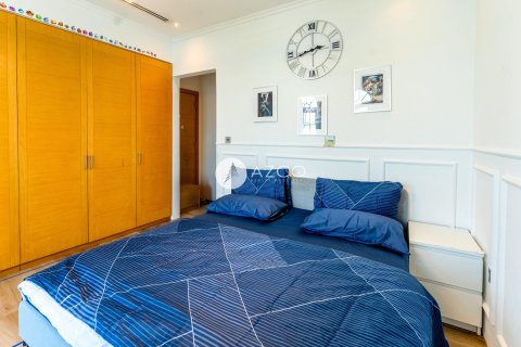 Villa in Jumeirah Park, Dubai 4 bedrooms, 510.8 sq.m. № 42136 - photo 17