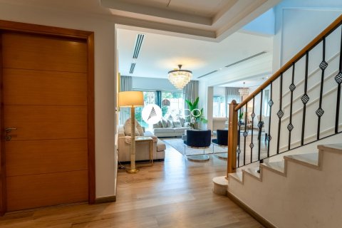 Villa in Jumeirah Park, Dubai 4 bedrooms, 510.8 sq.m. № 42136 - photo 3