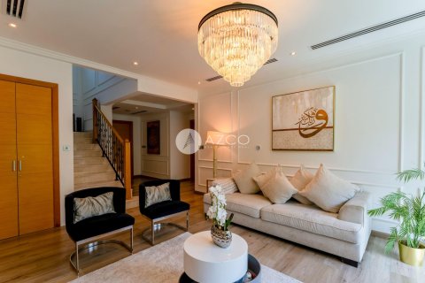 Villa in Jumeirah Park, Dubai 4 bedrooms, 510.8 sq.m. № 42136 - photo 7